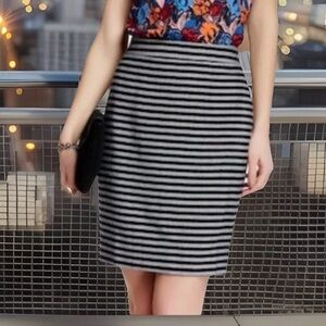 J. Crew Factory women’s size 6 striped tweed pencil skirt. Excellent Condition